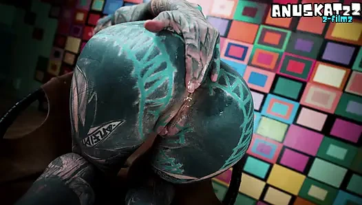 Sevimli pembe korsemde yarağın gibi çelik emiyor