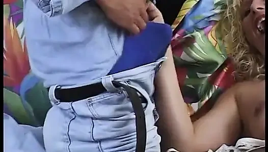 Bestrumpfte reife frau bekommt dildo mit muschi und schwanz gelutscht