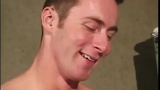 Bi-sexual stud licks pussy while getting head from a guy