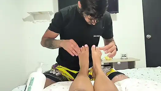 Aku nyepong kaki pacar ami