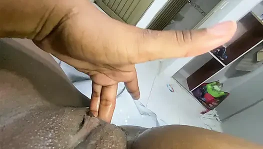 I use my new vibrator to get a good squirt