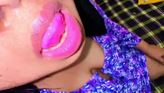 Vollbusige brünette MILF Bhabhi weiß, wie man unterhält - fickt den bruder ihres ehemanns, wenn sie geil ist