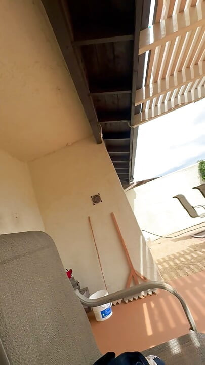 Enjoy sex service with a big-assed Chinese married woman on an open-air balcony, all the way to internal ejaculation
