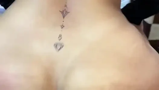 Он пришел за гонорар, и я в итоге дал ему задницу, чтобы иметь возможность заплатить ему