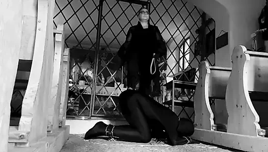 Dominatrix sahibe April - günah çıkarma