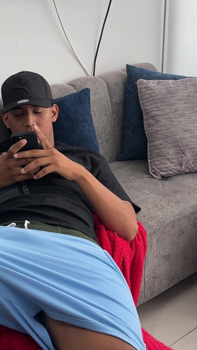 Küçük En İyi Arkadaşım Eşcinsel Numarası Yapıyor Ki, Nişanlımın Büyük Poposu Gerçek Ev Yapımı Seksle Sonuçlanıyor