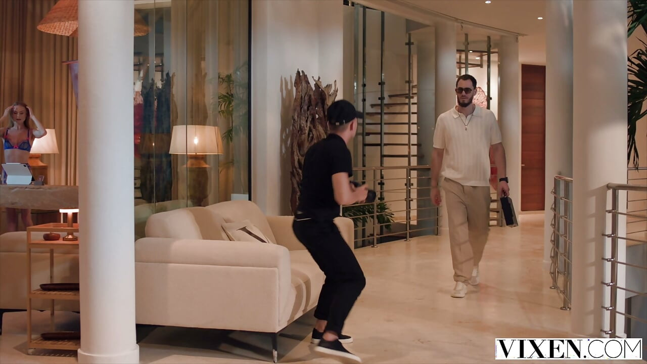 VIXEN Cuerpo perfecto de Nancy Ace follada en la habitación del hotel por un famoso influencer