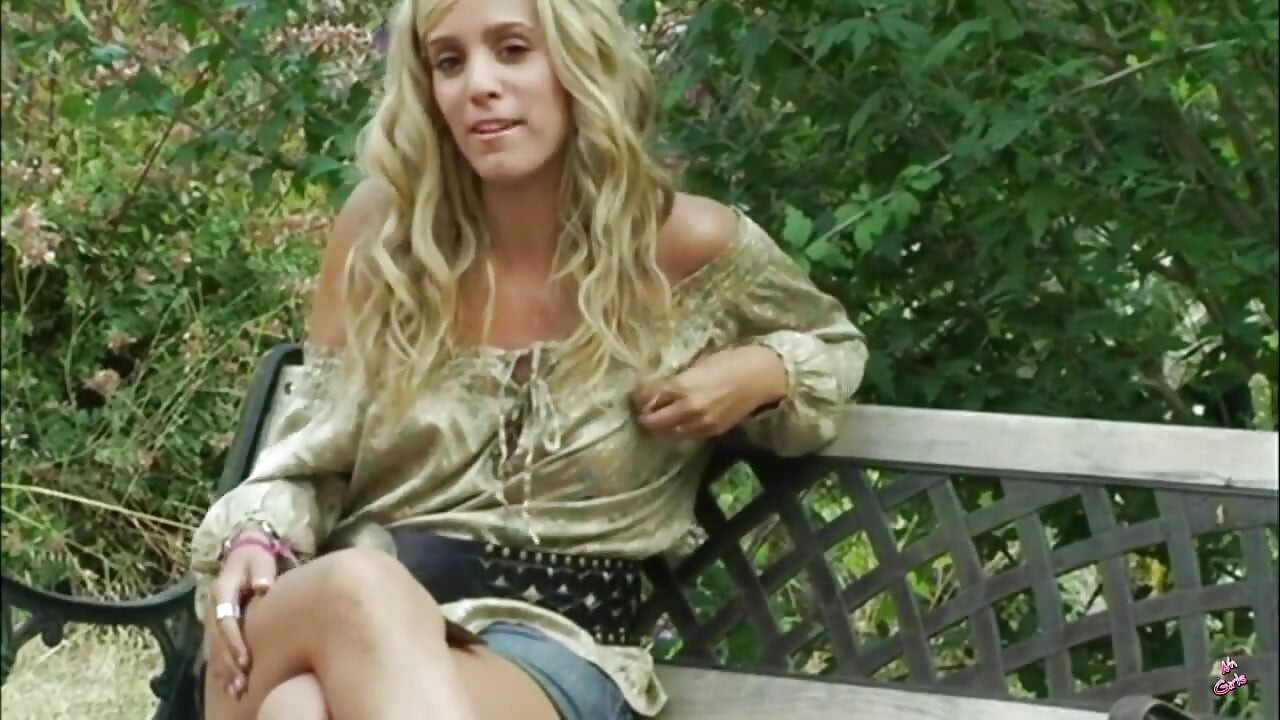 彼らは裸で働いています。