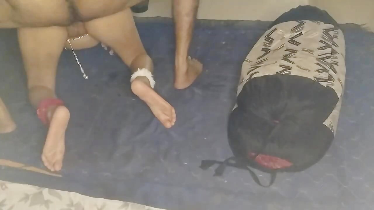 Domaće žestoko jebanje, sisanje predigre njezine male pičkice