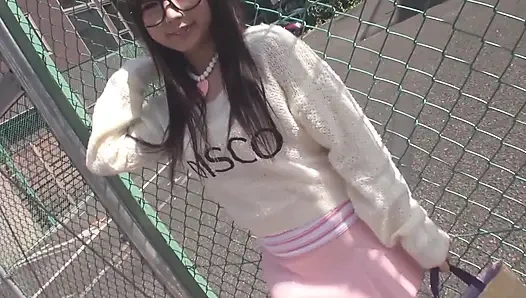 Сцена с японцем в трусиках - 4 японская тинка Саяка Такахши наслаждается дилдо, а затем большим членом