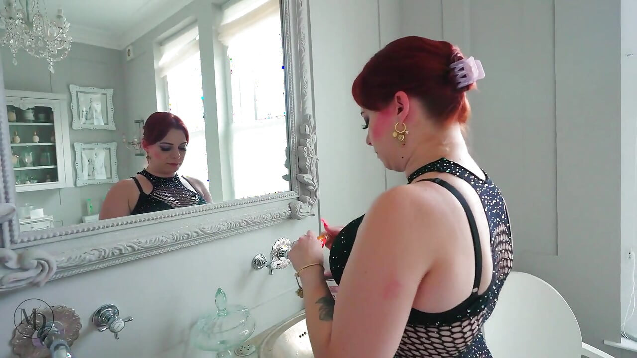 Emma_fox wil een ritje op Mr_mobydick voor haar avondje uit