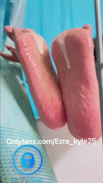 Siyah twink femboy ayak fetiş masajı onlyfans.com'da ezra_kyle25 linke tıklayın