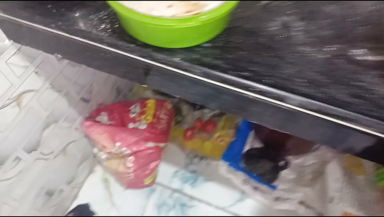 Indian gullu bhabhi ki kitchen me mast chudai hindi sex