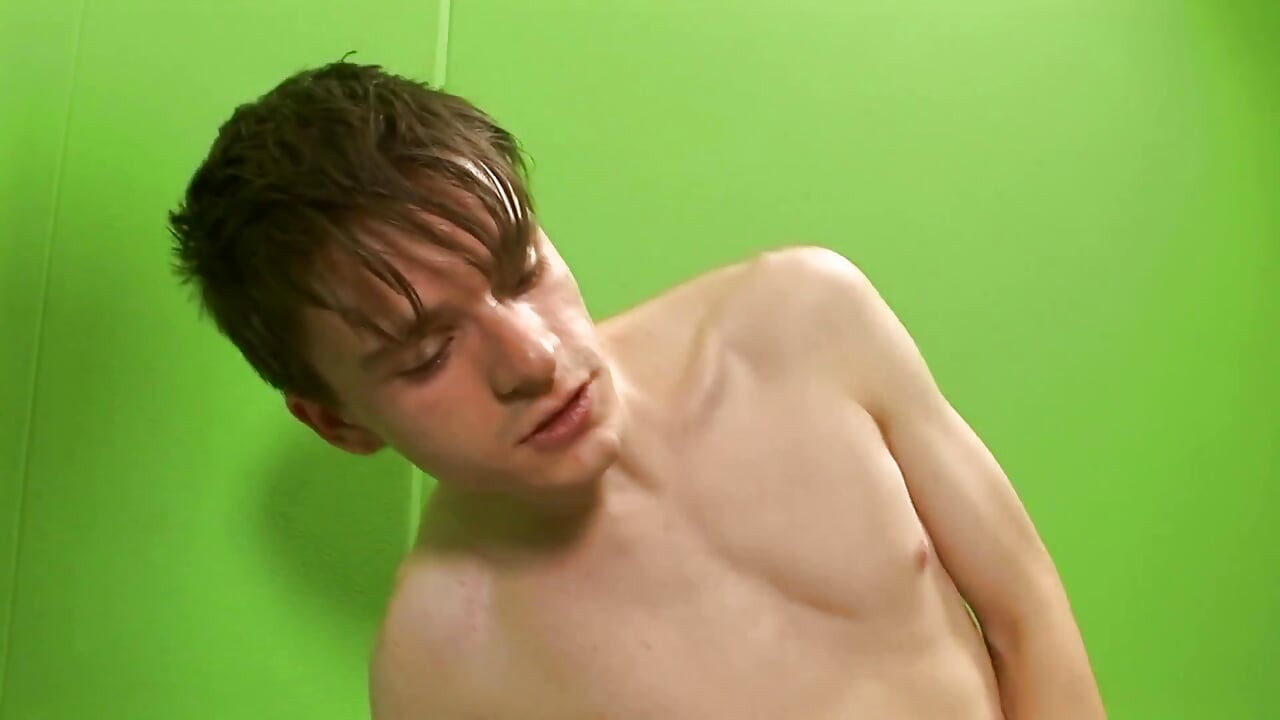 Two gays fuck in the medical room