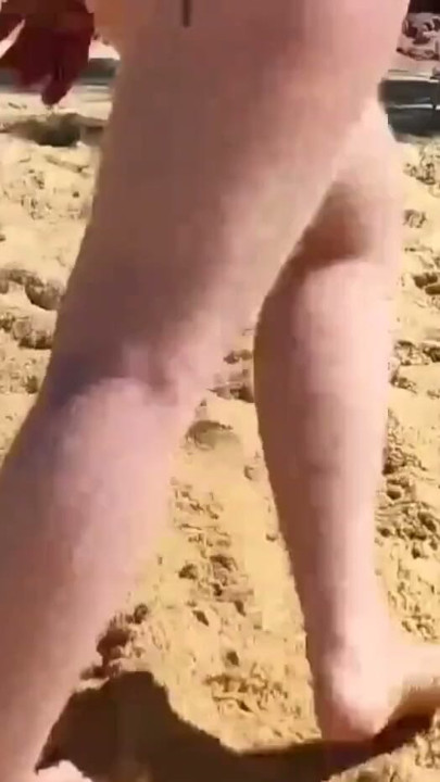 Gra w piłkę nożną na plaży dwie hotties przegrały zakład i musiały do mnie | Klip 2