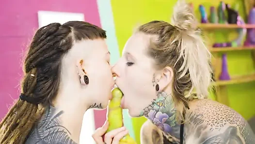 Alternative Girl strap-on fucks shy TEEN