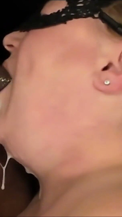 Sorority girl giving oral to my college roommate boyfriend on film real homemade | Clip 2