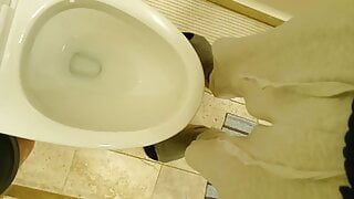 Deutsche öffentliche Toilette, pissen