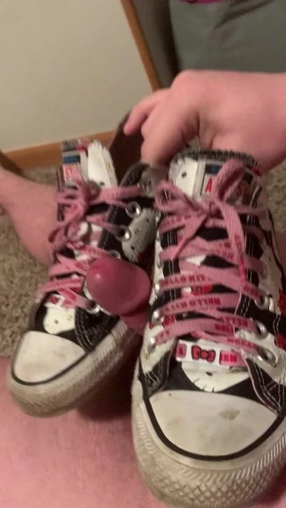 Hello Kitty Converse CUMSHOT