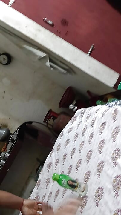 Koi ajao chod ne keliye me akeli hu