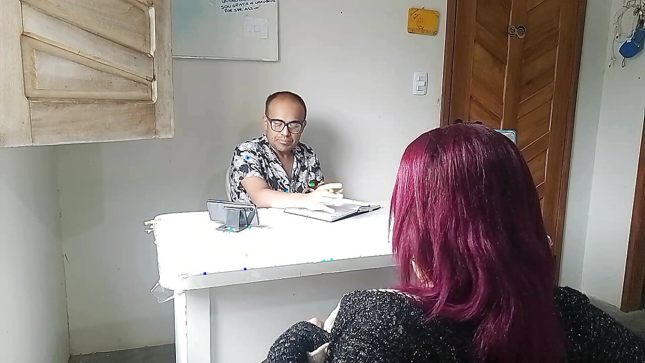 Gorący wywiad z jej dużymi piersiami i tyłkiem