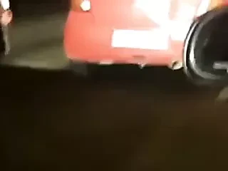 Sexo indiano quente no banco de trás do carro na estrada
