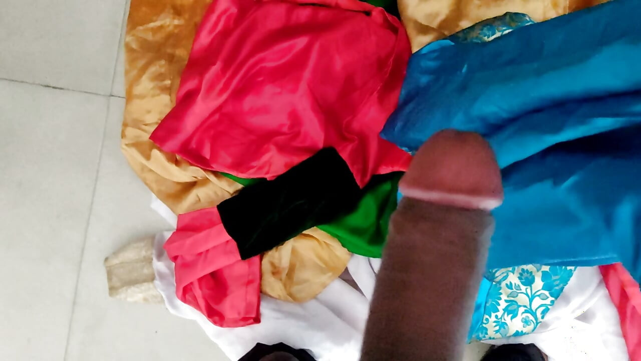 Satin Silk Handjob Porn - Močení na sousedčino prádlo a handjob (159)