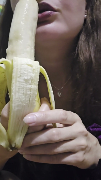 This is how to suck a banana erotically🤭 | Clip 1