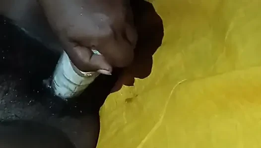 Gadis india lagi asik muasin memeknya pakai dildo