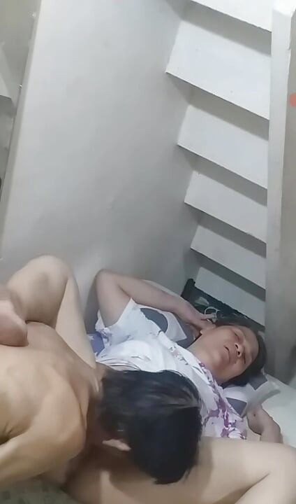 Bölüm 2 amcığını daha fazla yemem için bana bir iyilik istiyor