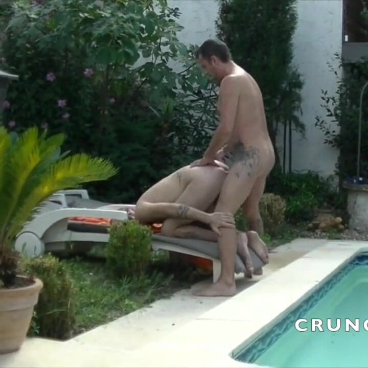 Angel Garcia wird ohne gummi von Lago Torres gefickt