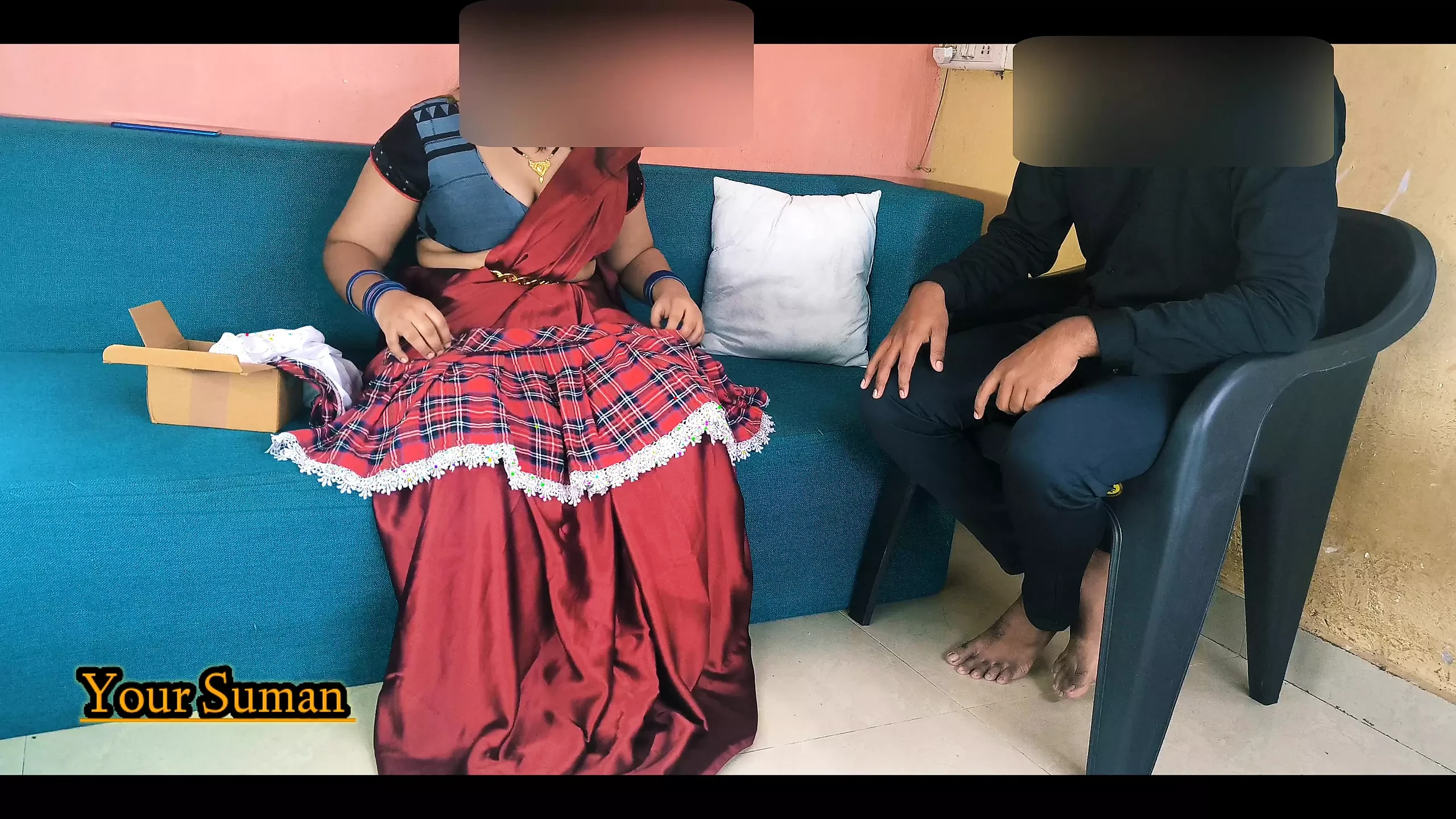 Varun ne suman bhabhi ko parsal dene ke bahane jadardasti pela