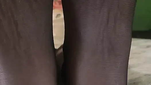 Поклонение ступням хорошей девушки в нейлоне, инструкция по в видео от первого лица