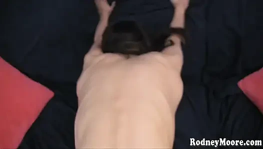 Büyük klitoris Kitty Bush sikiliyor göt yiyor