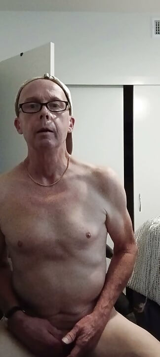 I Am A Tiny Dick guy A I Love Sucking Straight Guys