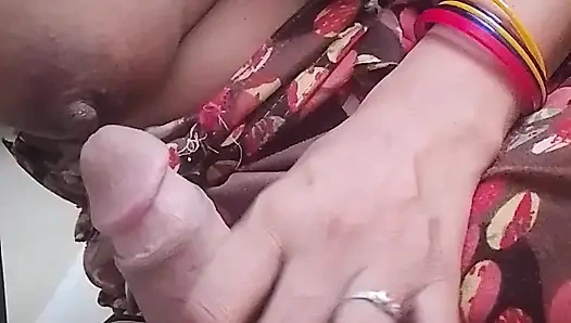 Apni bhabhi se hand Job karaya or sex kiya
