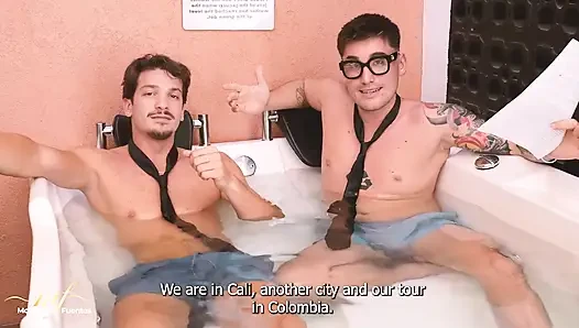 Dua pria Italia bikin aku mengerang seperti pelacur dengan kontol besar mereka - monique fuentes, papi rodriguez & joe dimarco