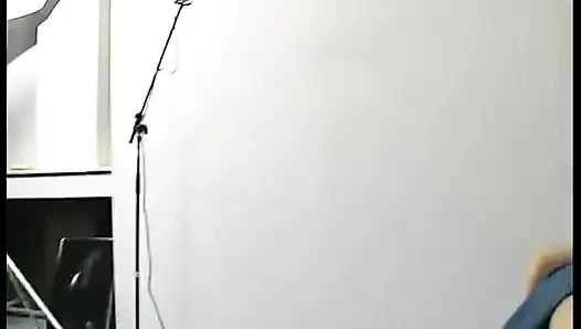 Zierliche schlampe liebt großen schwanz in ihrer muschi