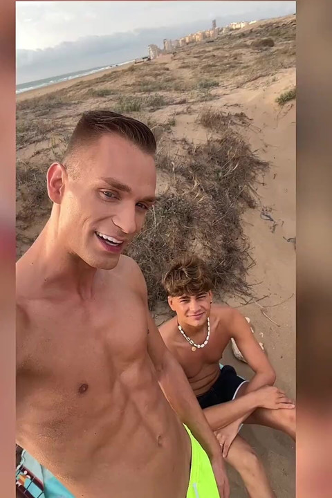 Agf: Nós temos um pouco ousado demais na praia. Curioso?