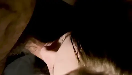 Schlampiger nasser blowjob von schlampen-teenager !!