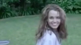 Britney Spears baise mignonne