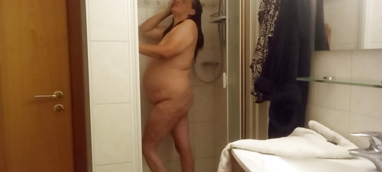 Hot shower, big curves and a lot of femininity...