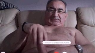 Abuelo español muestra como masturbarse