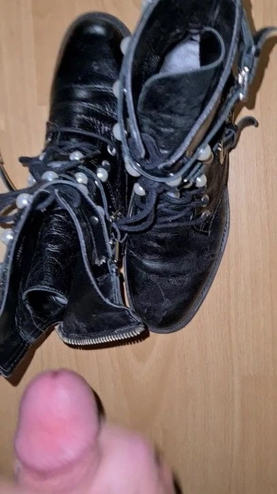 Cum on zara boots of a girlfriend