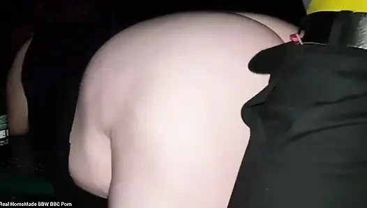 Ngentot memek tebal cewek semok inggris di luar ruangan