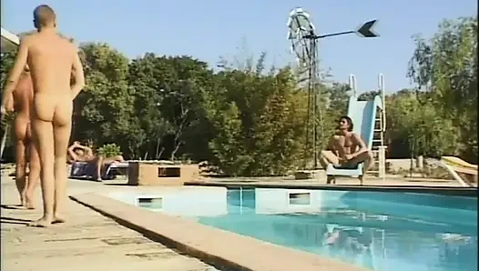 Jilat memek dan ngentot memeknya di kolam renang