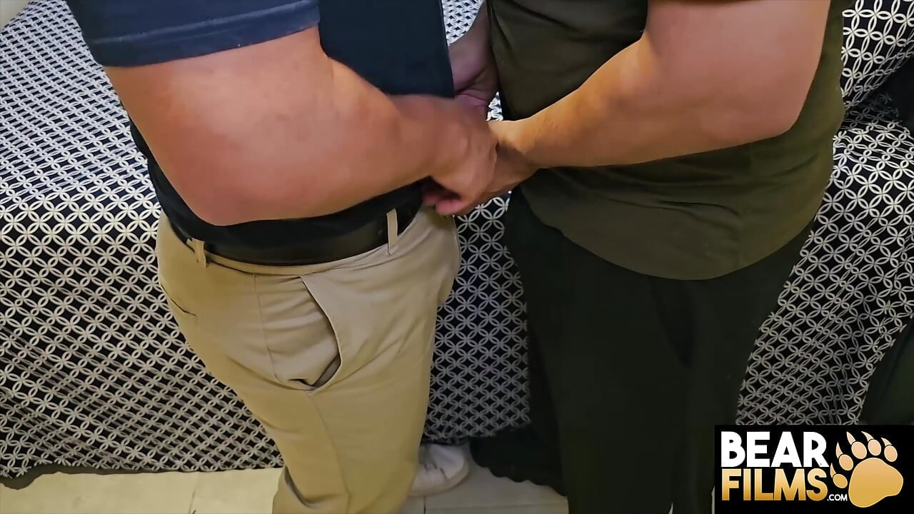 Bearfilms - si cewek sange tony topmasag dientot tanpa kondom sama chris vers