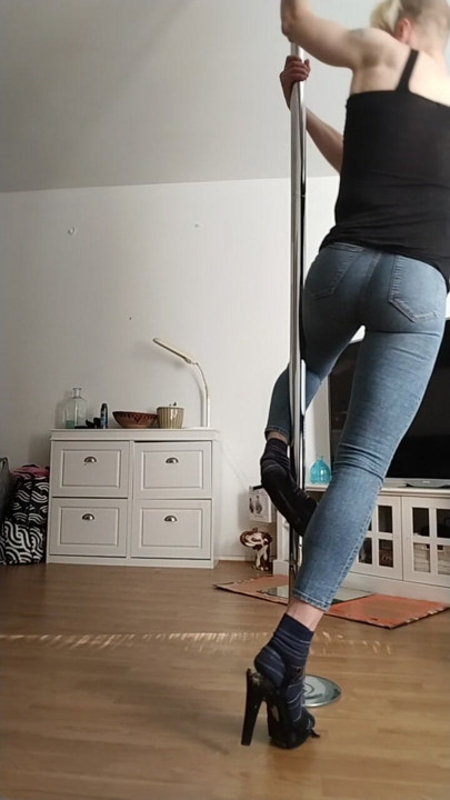 ポールダンス