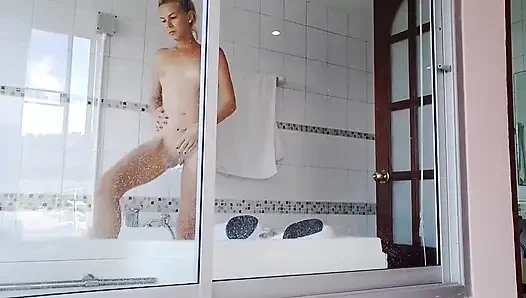 Banyoda Bana Bak