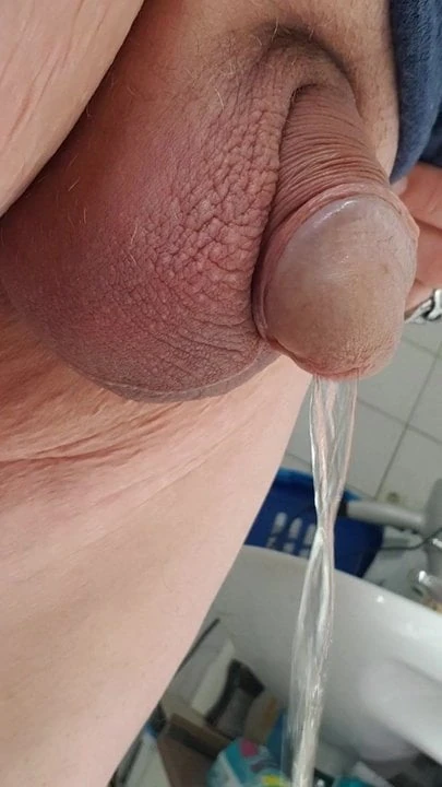 Pissing2